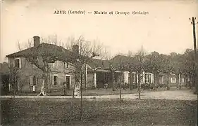 La mairie et le groupe scolaire.