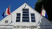 Bâtiment principal entrée Nord et guidon - Yacht-Club de Québec