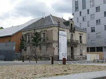 Le bâtiment en 2010 avant sa restauration.