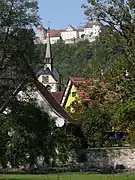 Vue du château du village et de l'église.