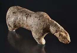 Figurine représentant un ours ou un lion des cavernes.