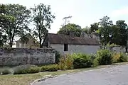 Mur d'enceinte du château .