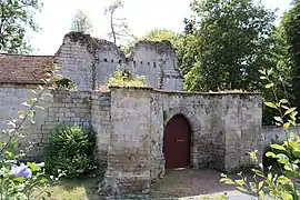 Porte fortifiée vestiges du vieux château médiéval.