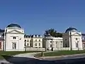 Vue des pavillons d'entrée depuis la route (sept. 2006)