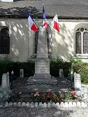 Costale sud et monument aux morts.