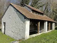 Lavoir couvert.