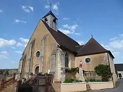 Église Saint-Martin et monument aux morts.