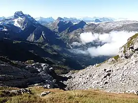 Vue du Bös Fulen (à gauche) depuis le Glärnisch.