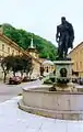 Fontaine et statue d'Hercule.