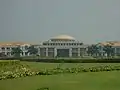 BITS Goa, le dôme du  bâtiment principal vu du parc