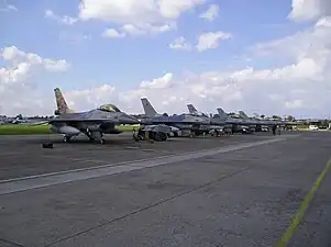 Six F-16 Fighting Falcon de la Composante Air belge à Dübendorf (en) en 2003?