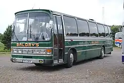Duple Dominant II Express sur châssis AEC Reliance, avec porte d'accès large style autobus version Express