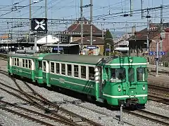 Au premier plan une composition du BAM s'apprêtant à partir, au fond vue de la gare de Morges.