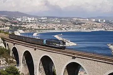 TER avec BB 67400 en direction de Port-de-Bouc.