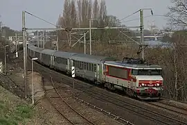 BB 15000 + Intercités Caen-Paris près de Mantes en 2010.