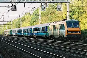 BB 26006 tractant une rame Téoz pour Clermont-Ferrand, en octobre 2003.