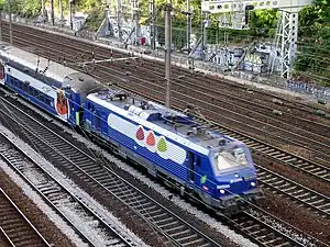 BB 27300 tractant une rame VB 2N Transilien Saint-Lazare dans la tranchée des Batignolles.