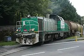 Un train de fret tractépar la BB 60136.