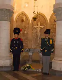 la sépulture de Baudouin gardée par deux grenadiers