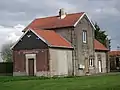 La gare de Beugny, en avril 2017. Son bâtiment voyageurs est devenu une habitation.