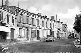 Une simca 9 de la deuxième série dans les années 50 dans le Bordelais.