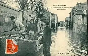 Secours militaires rue Dusseau à Asnières-sur-Seine.