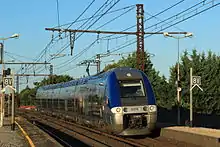 Un TER Marseille - Narbonne arrive en gare de Lunel.