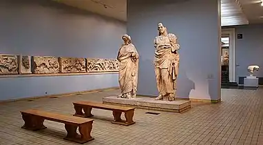 Salle no 21 : le mausolée d'Halicarnasse, une des Sept Merveilles du monde, vers le milieu du IVe siècle av. J.-C.