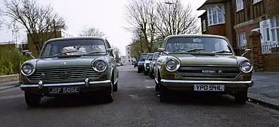 Morris 1800 Mark I (à gauche) et plus tard la Mark III ; vue avant de comparaison