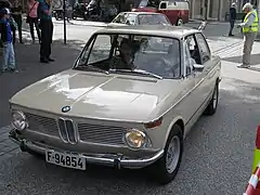 Avant de la BMW 1602 2 portes