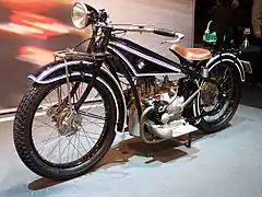 La première moto BMW, la R 32.