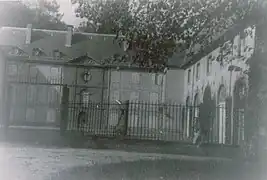 Salle des fêtes du château de Theix qui accueillit une partie des ouvrages de la BNU lors de son transfert en 1939 (cliché BNU)