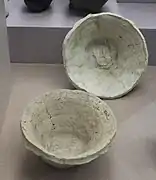 Écuelles à bords biseautés provenant de Suse. Musée d'archéologie nationale.