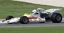 La monoplace de Formule 1 BRM P160 aux couleurs du parfumeur Yardley