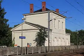 Ancien bâtiment voyageurs de la gare des Rosiers-sur-Loire.