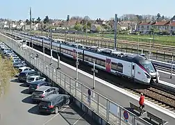 Un Coradia Liner assurant un train Intercités arrive en gare de Moulins voie B