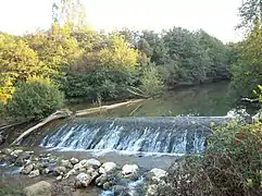 Au Sud, la Baïsole alimente le lac de Puydarrieux.