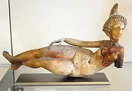 Statuette en albâtre d'une femme allongée (déesse ?). Babylone, Ier – IIe siècle. Musée du Louvre.