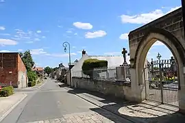 Le portail du cimetière.