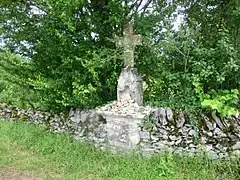 Une croix du Chemin de Compostelle près de Bach.