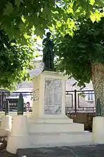 Poilu au repos (monument aux morts)