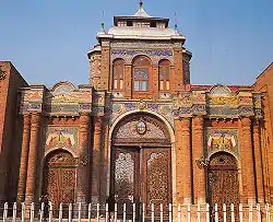 Darvazeh-e-Bagh-e-Melli; Une des portes principales de Téhéran dans l'enceinte du ministère des affaires étrangères.