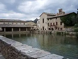 Bagno Vignoni vu depuis la Rocca d'Orcia.