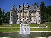 L'hôtel de ville de Bagnoles-de-l'Orne, ancien château Goupil construit entre 1835 et 1859.