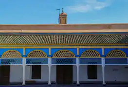 Un aperçu du minaret de la mosquée du palais, vu de la Grande Cour à l’intérieur du palais Bahia "Labsate".