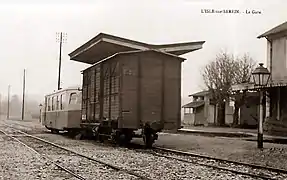 Autorail en gare de l’Isle-sur-Serein sur le réseau de l'Yonne.