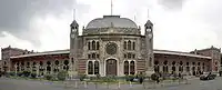 Extérieur de la gare de Sirkeci à Istanbul (1888–1890), conçu dans un style orientaliste