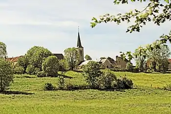 L'église depuis le lieu-dit « les Tanneries ».