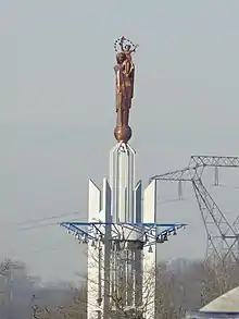 Statue de Notre-Dame de France, et son carillon.