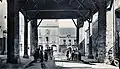 Bain-de-Bretagne : les Halles et l'Hôtel de la Croix-Verte vers 1925 (carte postale).